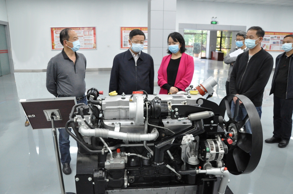 中国（云南）自由商业试验区昆明片区、昆明经济手艺开发区党工委主要向导到AG真人娱乐动力开展调研