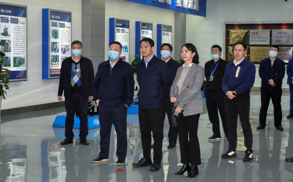 昆明市委常委杨东伟一行到云南AG真人娱乐动力集团有限公司开展调研