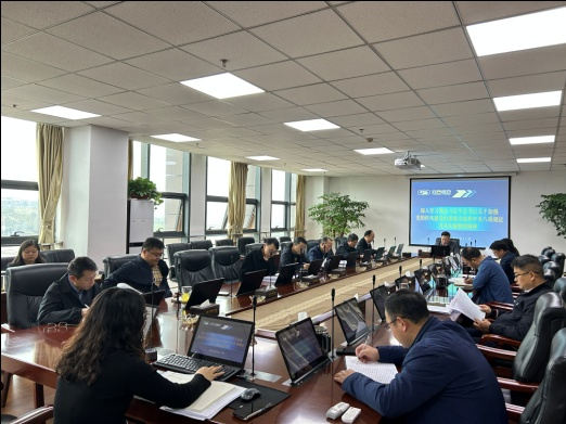 公司举行深入贯彻中央八项划定精神学习教育念书班暨理论学习中心组学习聚会